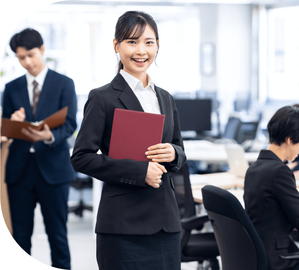 スーツを来た女性の写真